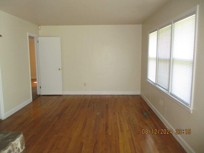 Foto del edificio - 1605 Edgerly Ave