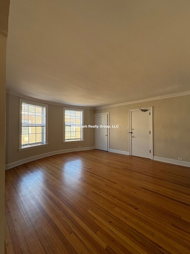 Building Photo - 909 Elmwood Ave