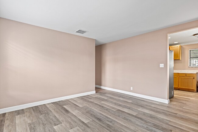Foto del edificio - 3717 Pinewood Ave
