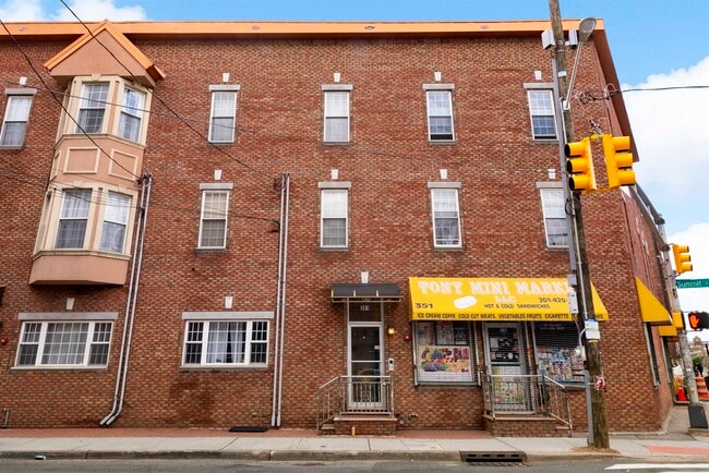 Building Photo - 351 Summit Ave