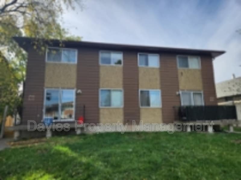 Primary Photo - 7115-7180 80 Ave NW