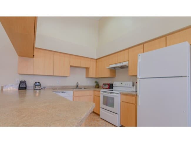 Building Photo - 7848 Pinehurst Dr