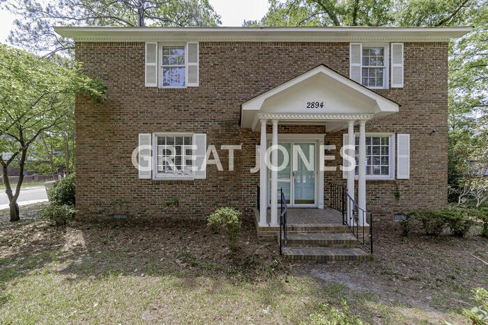 Foto principal - 2894 Elm St