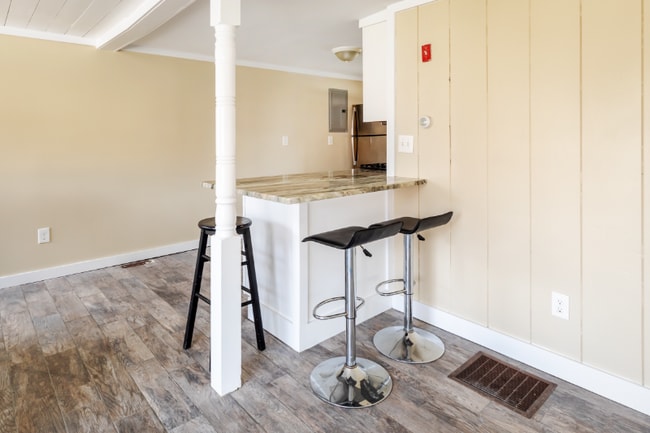 Building Photo - 140 Ashworth Ave