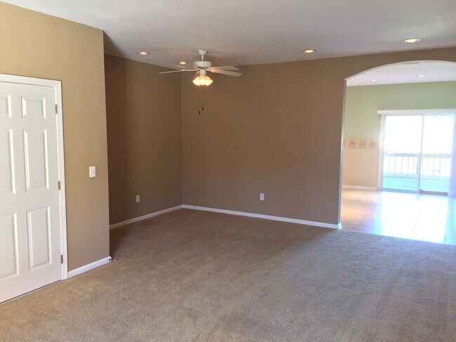 Building Photo - 6813 Misty View Dr