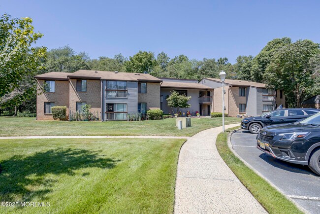 Foto del edificio - 229 Medford Ct