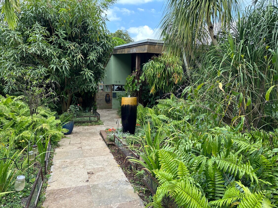 Foto principal - 1519 Harrison St