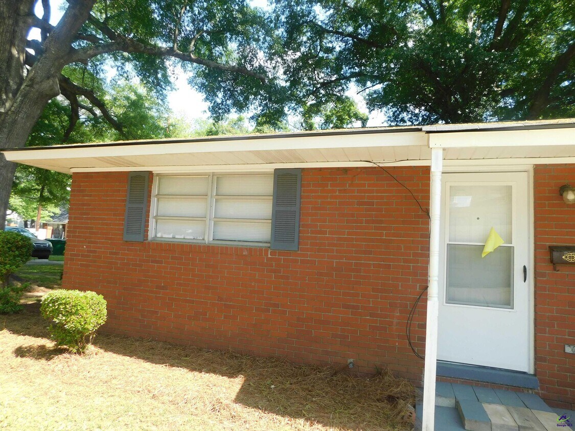 Primary Photo - 1103 S 2nd St