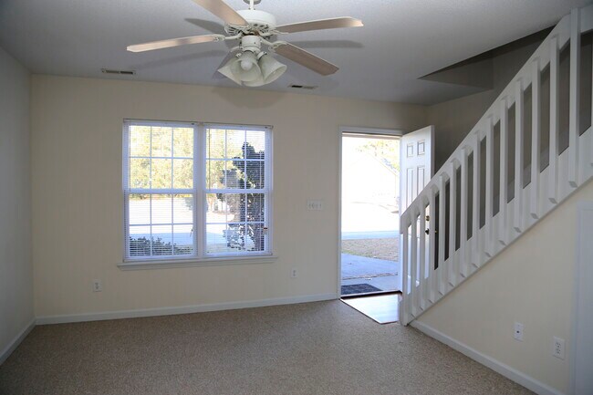 Building Photo - 105 W Ivybridge Dr