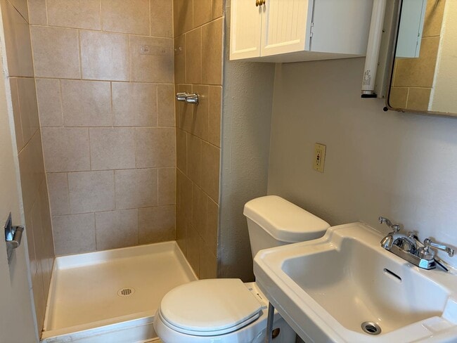 Building Photo - 818 N Corona St