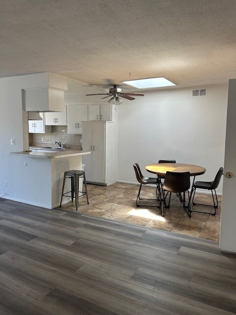 Foto del edificio - 7553 Norton Ave