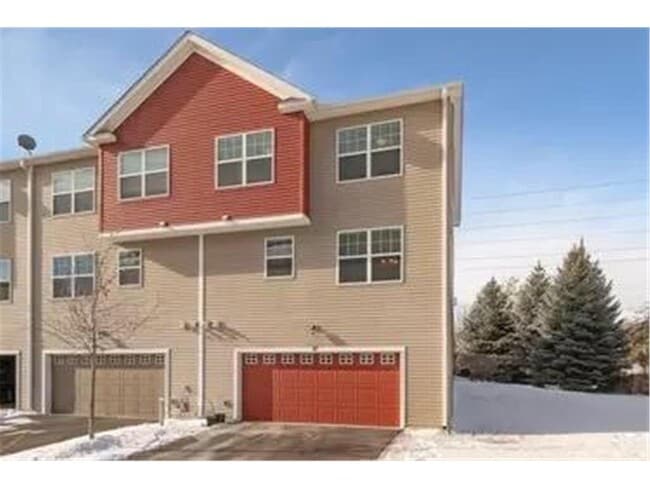 Building Photo - 9695 Independence Cir