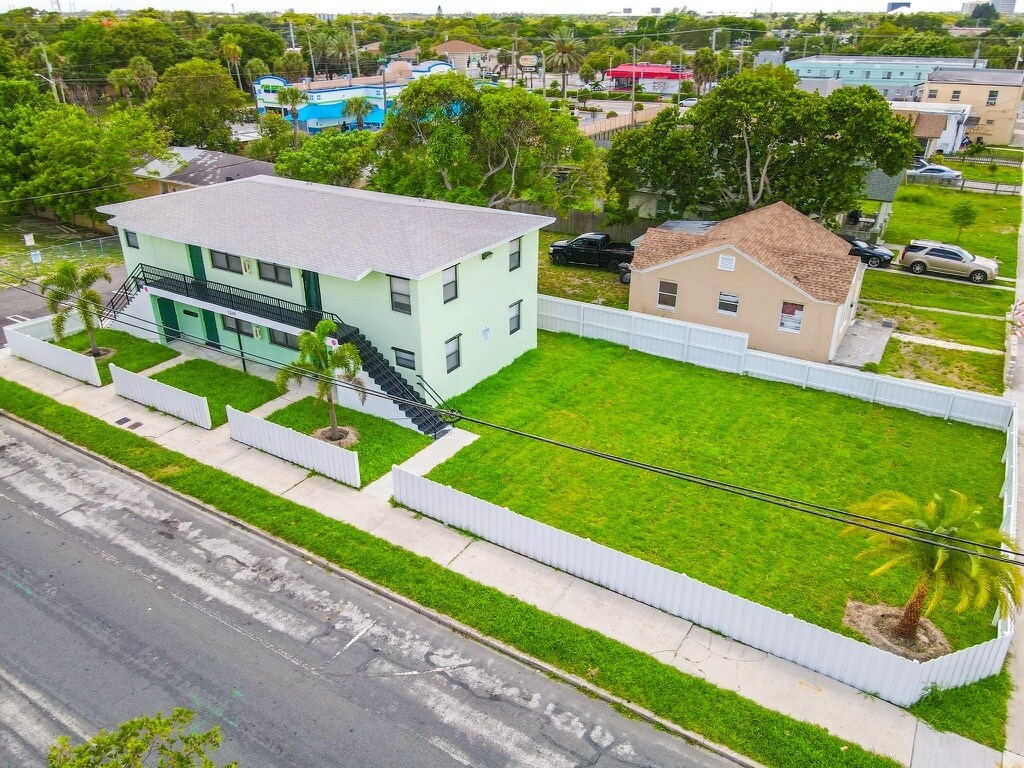 Primary Photo - 1319 Douglass Ave