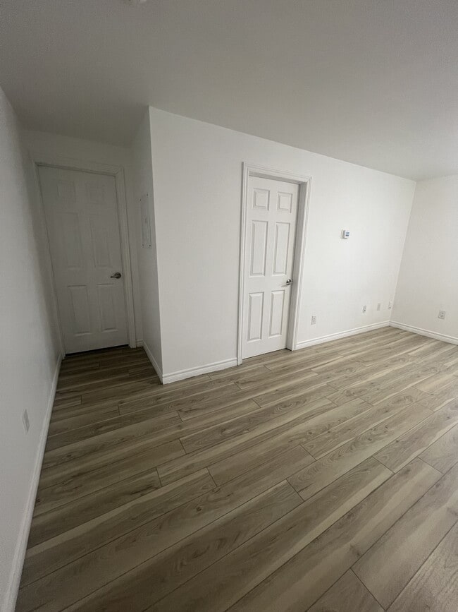 Photo du bâtiment - 630 Cummings Ave