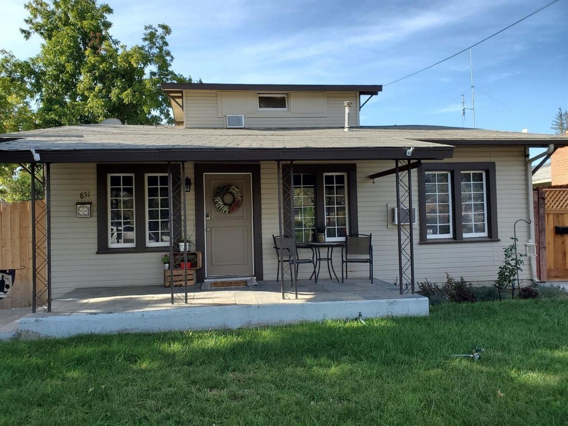 Primary Photo - 849-851 W Cambridge Ave