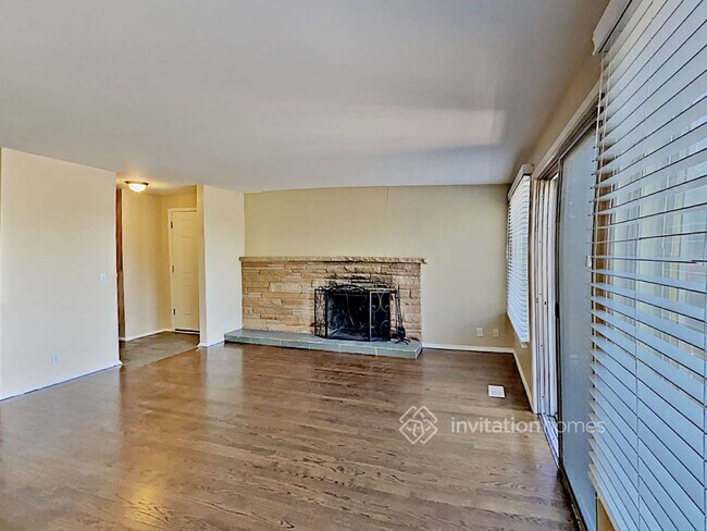 Building Photo - 440 S 199th St