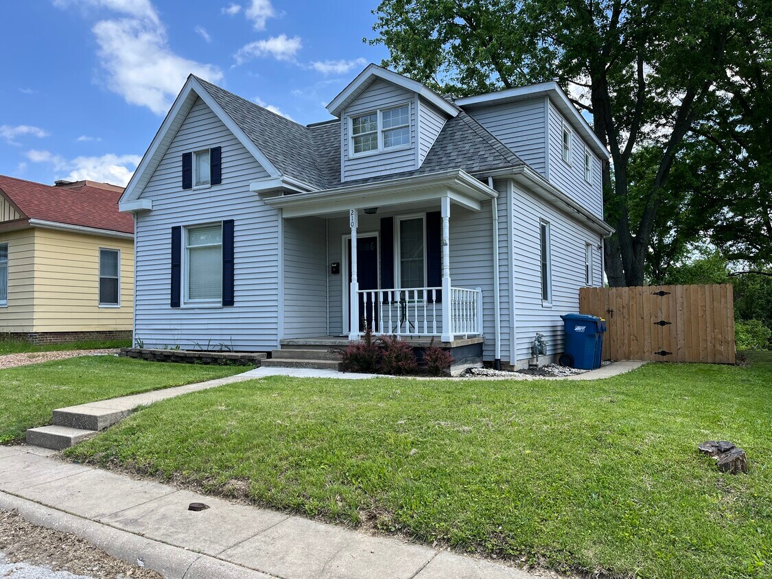 Primary Photo - 210 Garden St