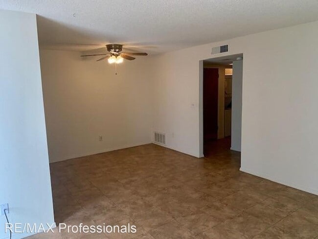 Building Photo - 2 br, 2 bath House - 2403 SUNNY SLOPE DR. #4