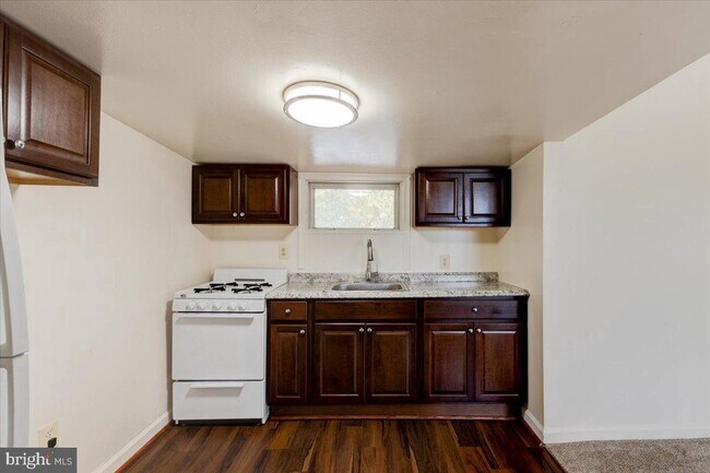 Foto del edificio - 806 18th St S