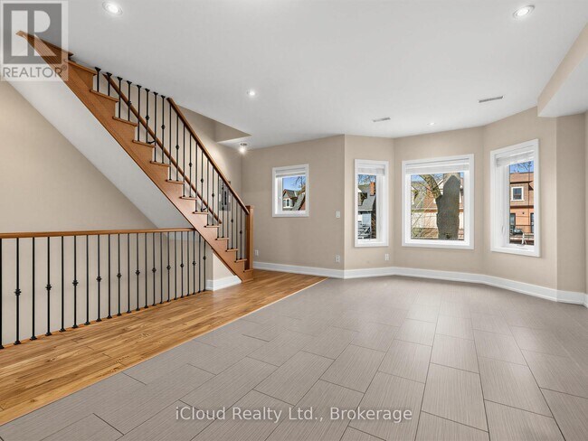Photo du bâtiment - 1226 Lansdowne Ave