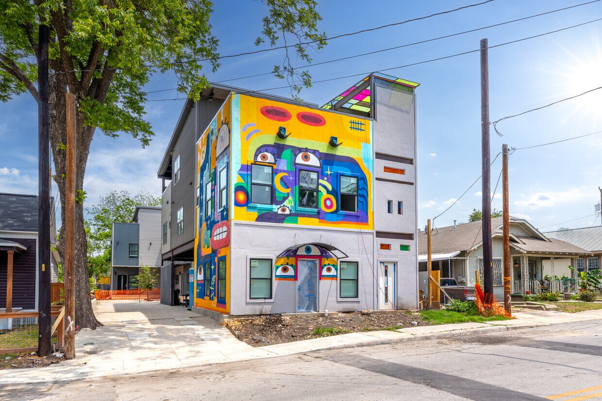 Primary Photo - 811 Montana St