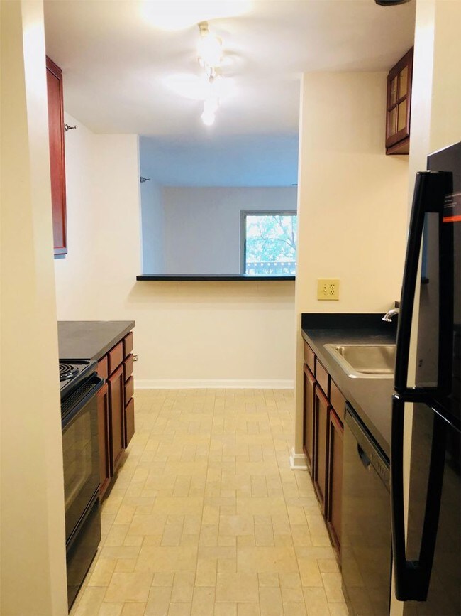 Foto del edificio - 125 Glengarry Drive Unit 202