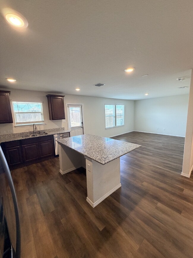 Building Photo - 631 Wild Olive Wy