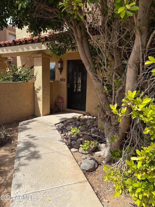 Foto principal - 817 E North Ln
