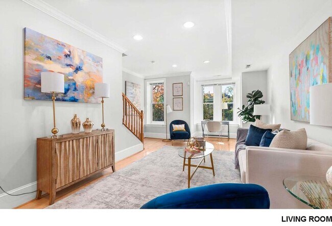 Foto del edificio - Gorgeous 2br/2ba Upper Level Rowhome with Roof Deck & Parking!