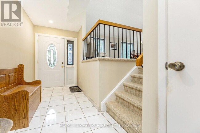 Building Photo - 37 Grassmere Crescent