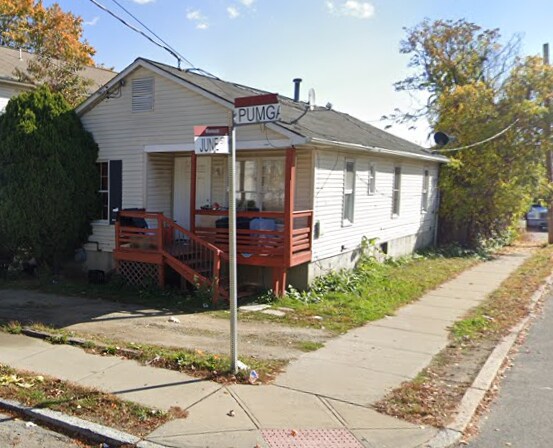 Foto principal - 111 Pumgansett St