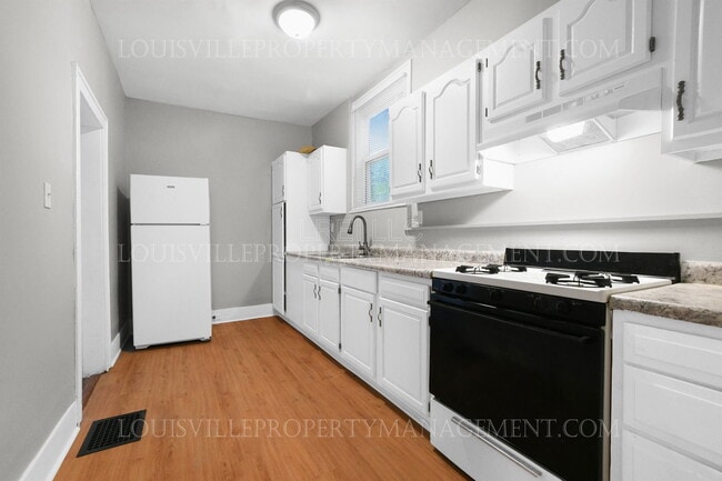 Foto del edificio - 3100 Grand Ave