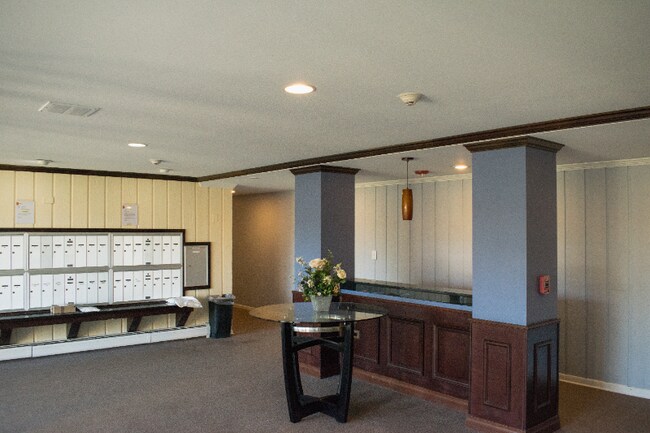 Building Photo - 5118 Fairview Ave
