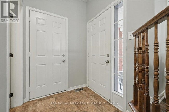 Building Photo - 304 Applecross Crescent