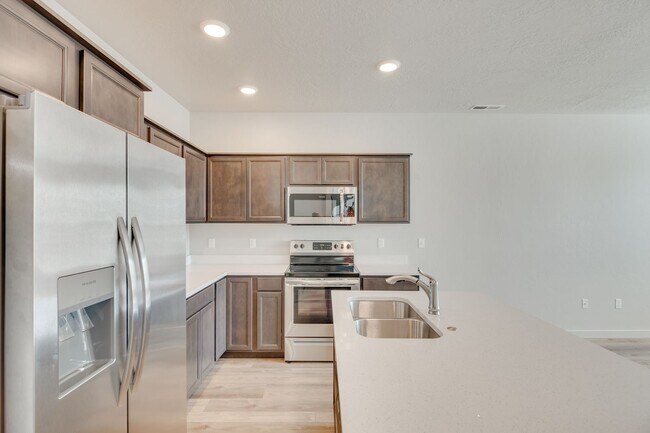 Foto del edificio - Three Bedroom Townhome is ready for you!