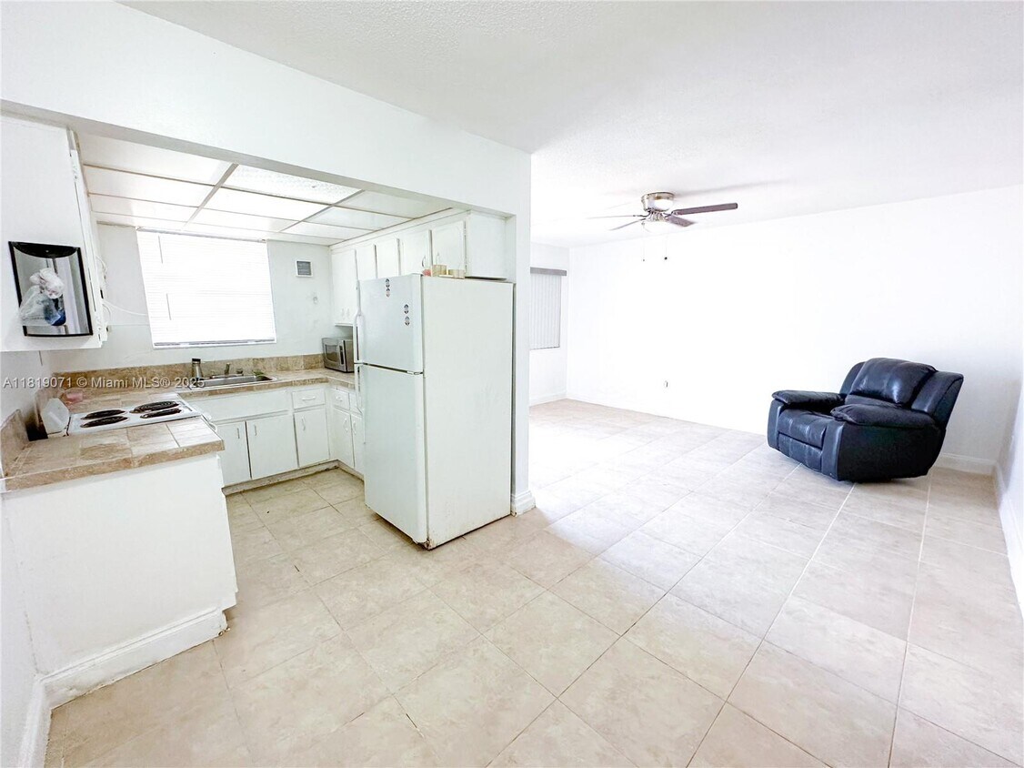 Foto principal - 12275 NE 19th Ave