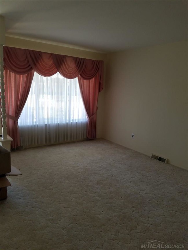 Foto del edificio - 35369 Ellsworth Dr