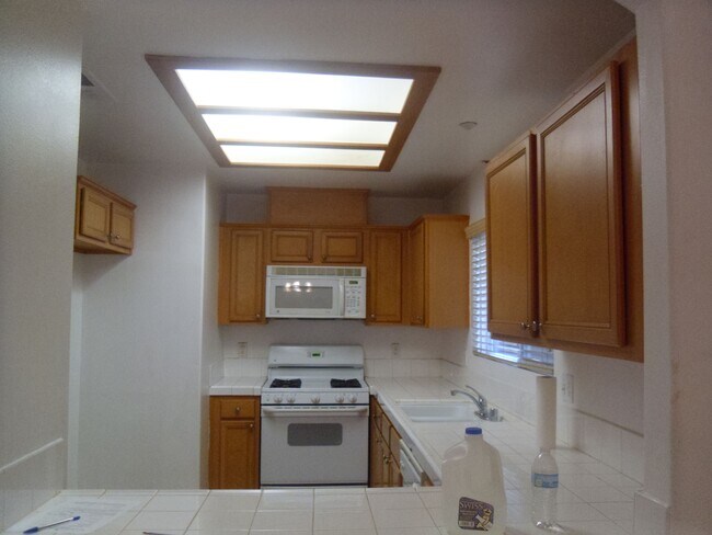 Building Photo - 8554 Burnet Ave
