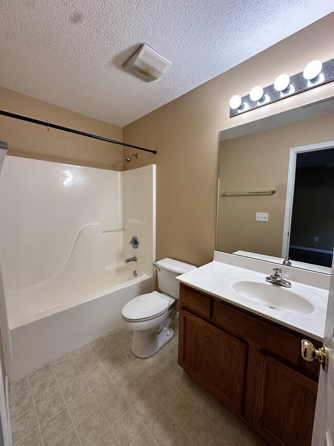 Foto del edificio - 1627 Maple View Way