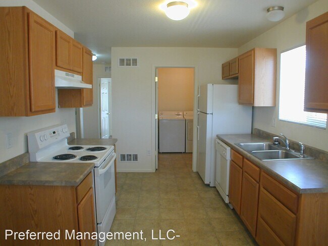 Building Photo - 304 Snyder Ave