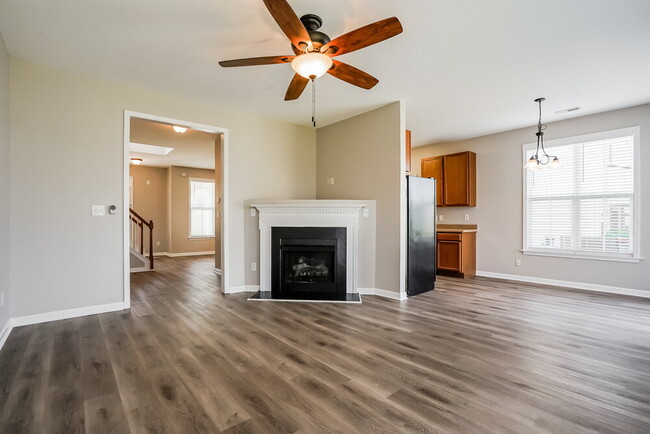 Foto del edificio - 229 Haywood Ln