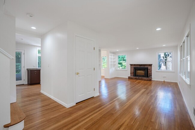 Foto del edificio - 324 Nashoba Rd