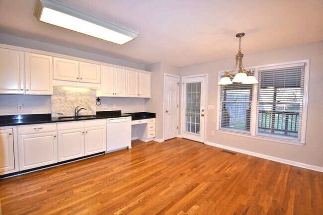 Foto del edificio - 3BR/2BA in heart of Mboro, great fenced in...