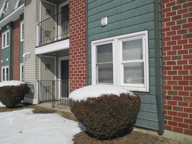 Building Photo - 3 New Haven Dr