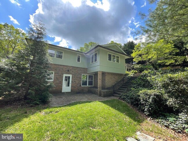 Foto del edificio - 108 Oak Ridge Ln