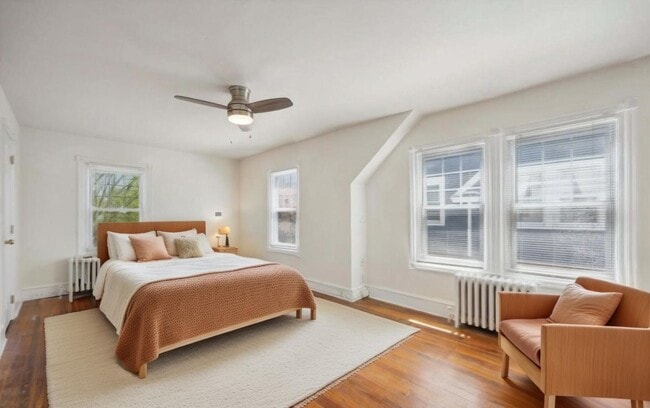 Building Photo - Bright and spacious 4-bedroom