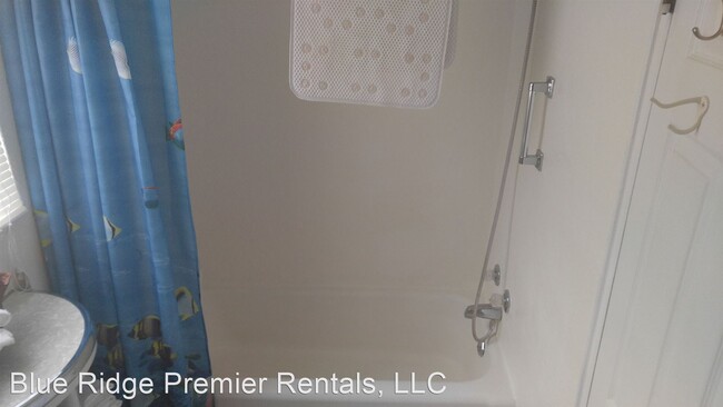 Foto del edificio - 2 br, 1 bath House - 55 Bryson Avenue #2