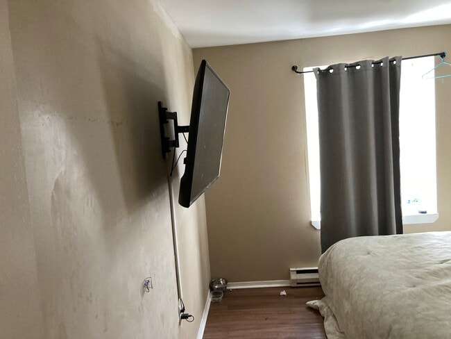 Building Photo - 434 Palace Rd