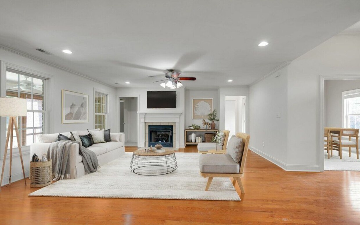 Primary Photo - 223 Alder Ridge Dr