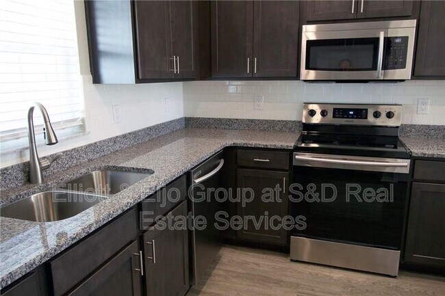 Foto del edificio - 4125 Red Fern Ln